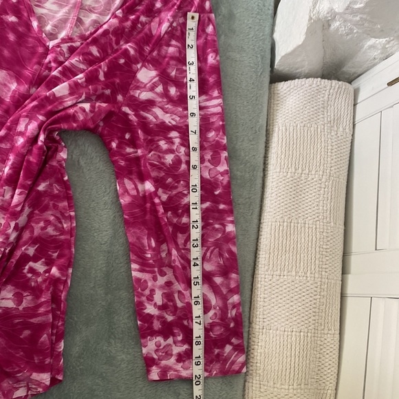 Sami & Jo Pink ad white printed tunic top with ruffle detail 3/4 sleeve v neck - Picture 10 of 13